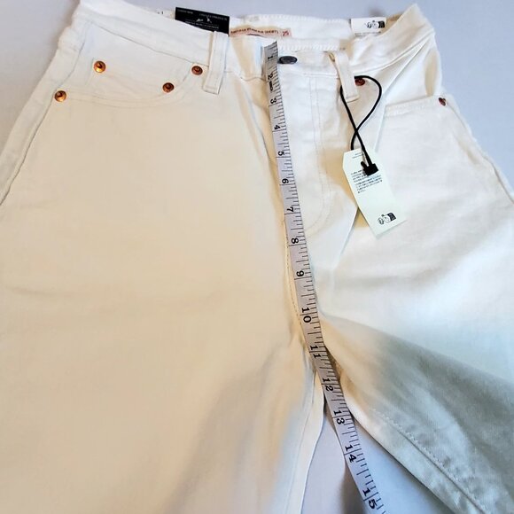 Levis Premium Ribcage Bermuda White Denim Shorts Size 25 Classic five-pocke - Picture 4 of 16